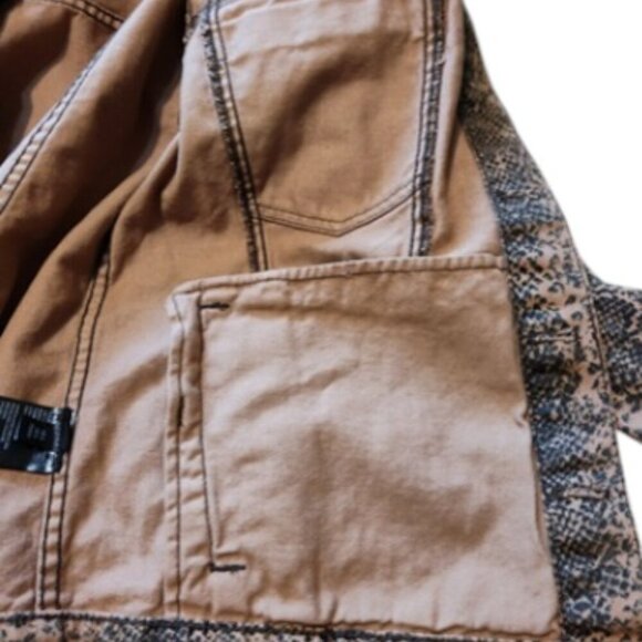 Free People snakskin printed denim jacket, size small - Picture 7 of 7